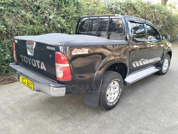 Toyota Hilux 2010 Black