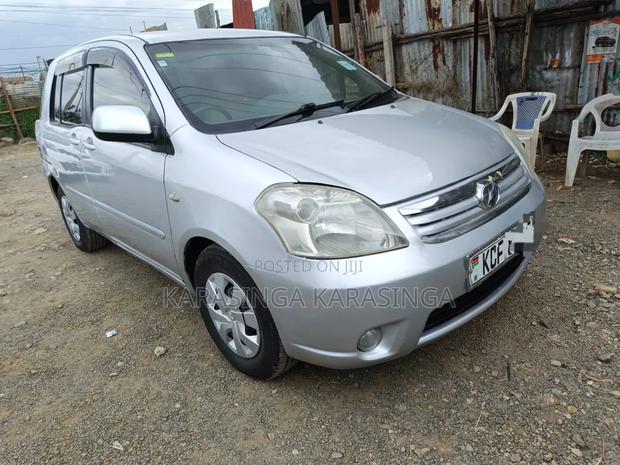 Toyota Raum 2009 Silver