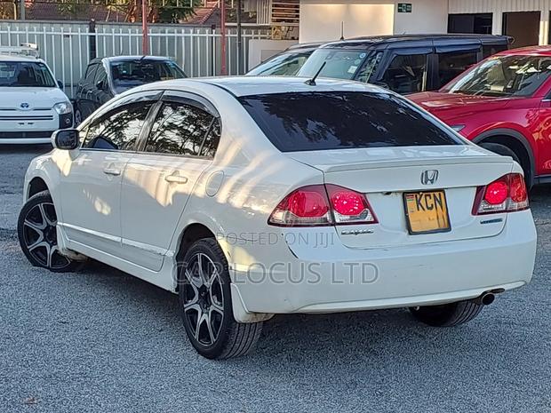 Honda Civic Hybrid 2010 White