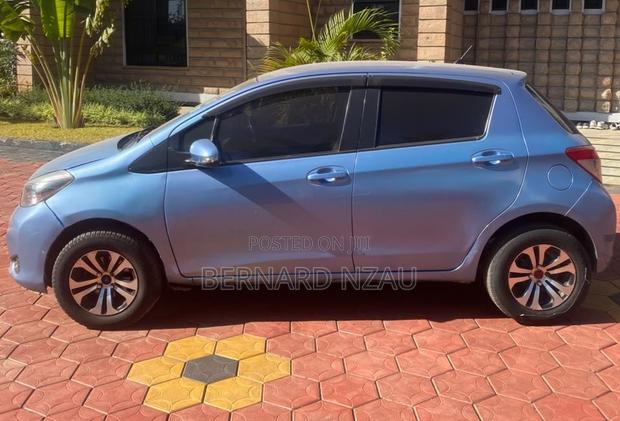 Toyota Vitz 1.0 FWD 5dr 2013 Blue