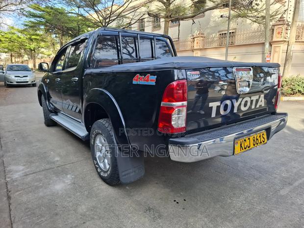 Toyota Hilux 2010 Black