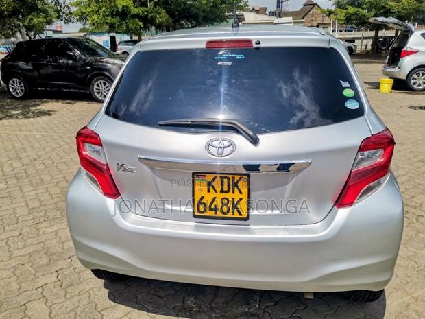 Toyota Vitz 1.3 FWD 5dr 2015 Silver
