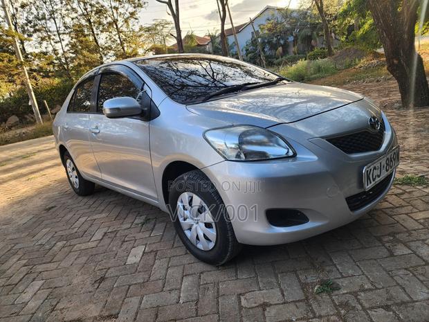Toyota Belta 2010 Silver