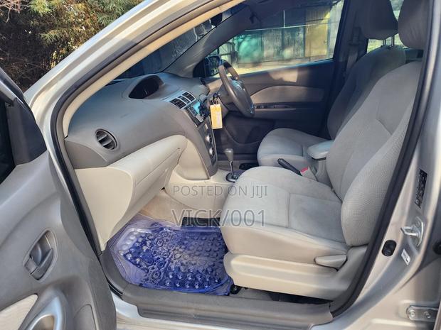 Toyota Belta 2010 Silver