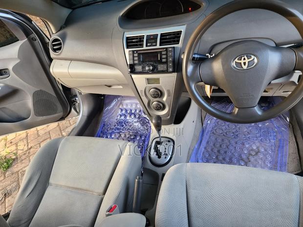 Toyota Belta 2010 Silver