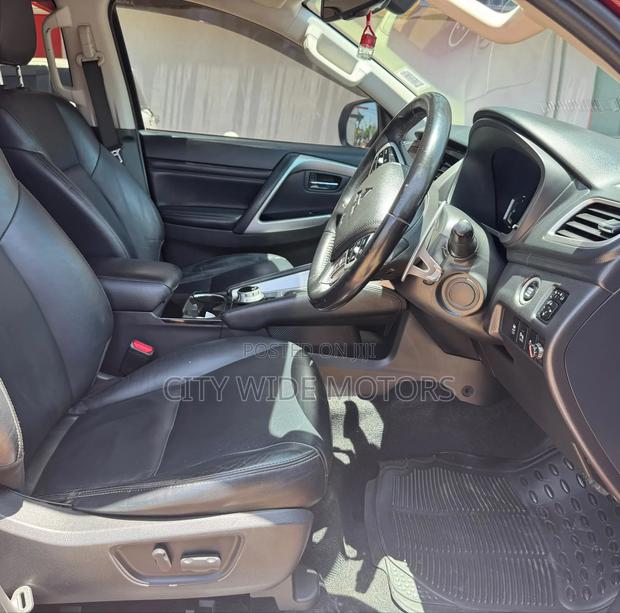 Mitsubishi Pajero Sport 2020 Red