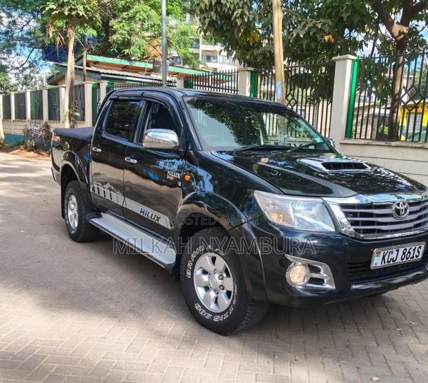 Toyota Hilux 2010 Black