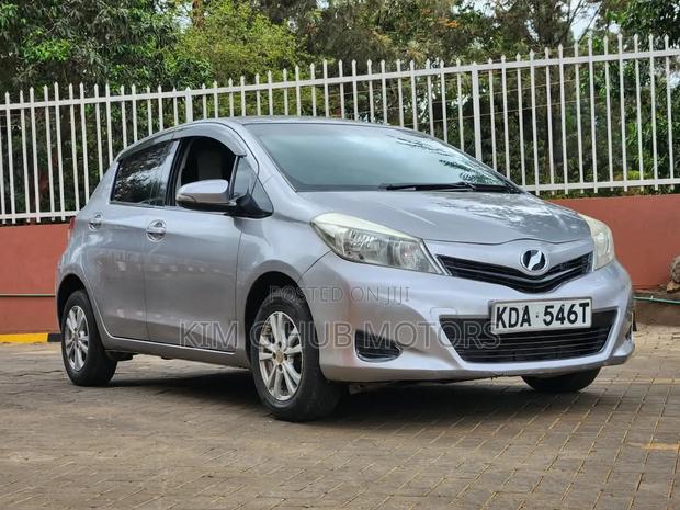 Toyota Vitz 1.3 FWD 5dr 2013 Silver