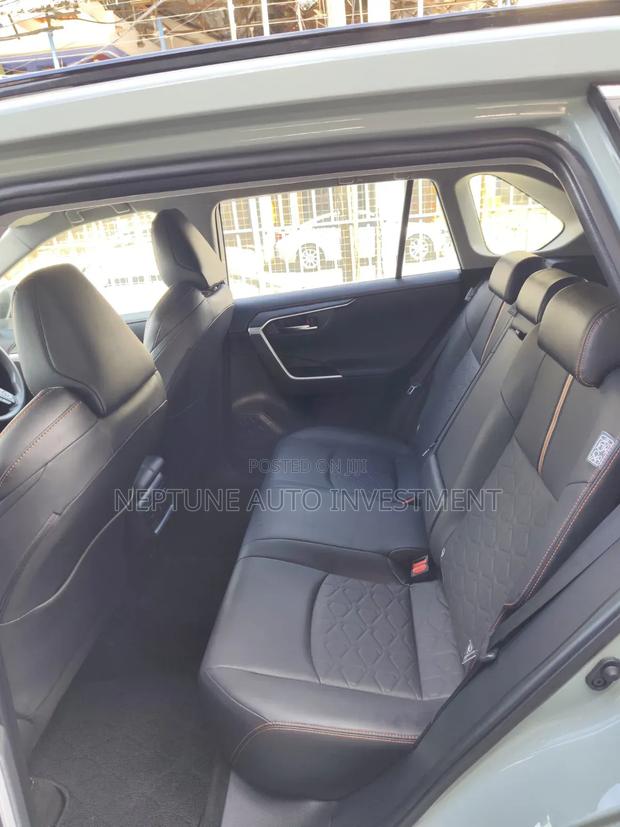 Toyota RAV4 2020 Green