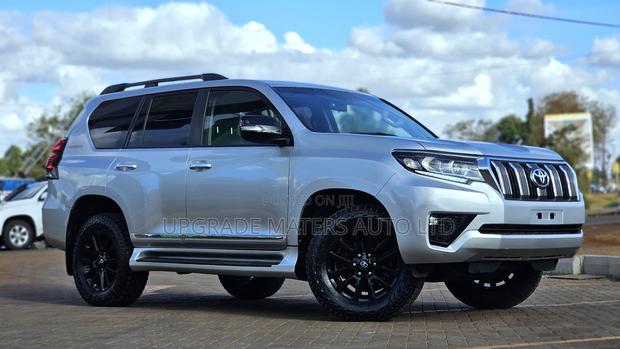 Toyota Land Cruiser Prado 2.8 2017 Silver