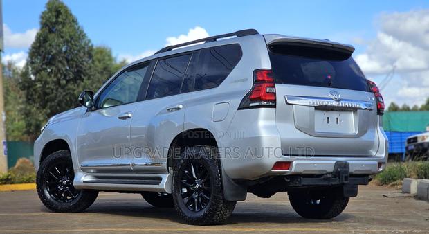 Toyota Land Cruiser Prado 2.8 2017 Silver