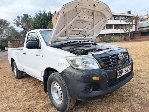 Toyota Hilux 2009 White