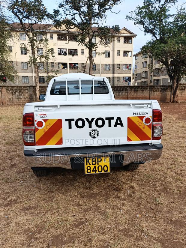 Toyota Hilux 2009 White