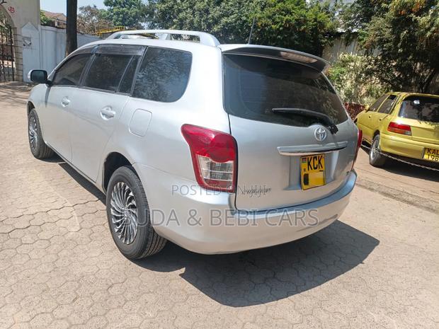 Toyota Corolla Fielder 2010 Silver