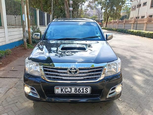 Toyota Hilux 2.5 D-4D 4X4 SRX 2010 Black