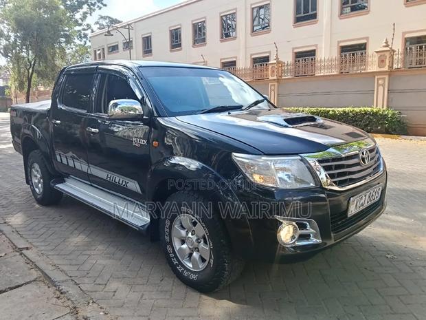 Toyota Hilux 2.5 D-4D 4X4 SRX 2010 Black