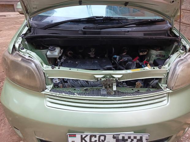 Toyota Porte 2011