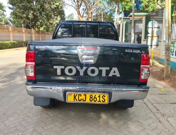 Toyota Hilux 2010 Black
