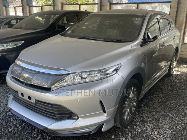 Toyota Harrier 2.5 Hybrid 4WD 2018 Silver