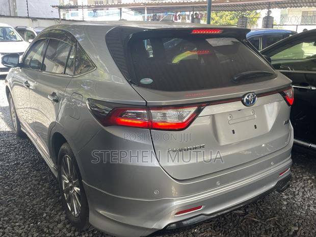 Toyota Harrier 2.5 Hybrid 4WD 2018 Silver