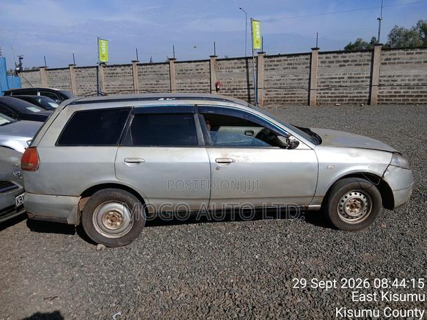 Nissan Wingroad 2004 Silver