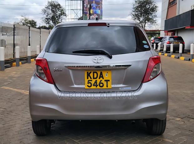 Toyota Vitz 2013 Silver