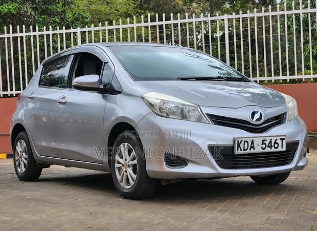 Toyota Vitz 2013 Silver