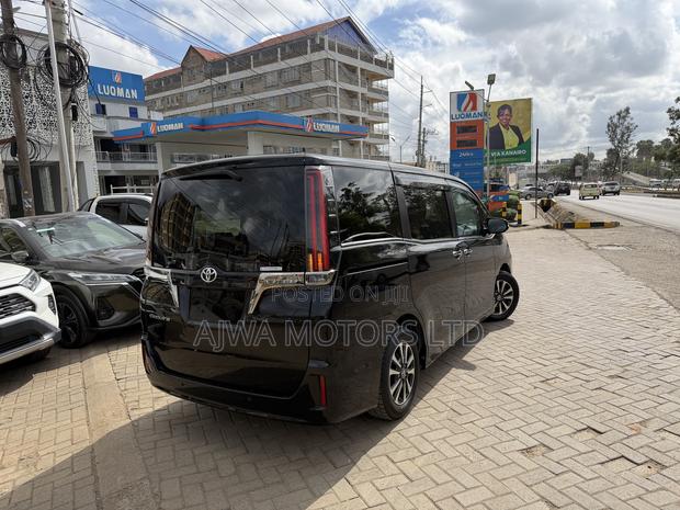 Toyota Esquire 2.0 FWD (7 seater) 2019 Black