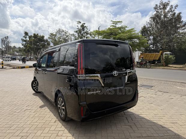 Toyota Esquire 2.0 FWD (7 seater) 2019 Black