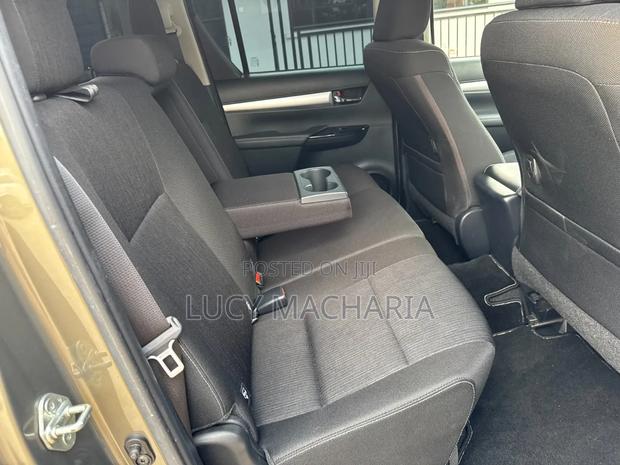 Toyota Hilux 2021 Brown