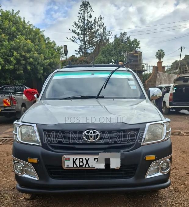 Toyota Hilux 2013 Silver