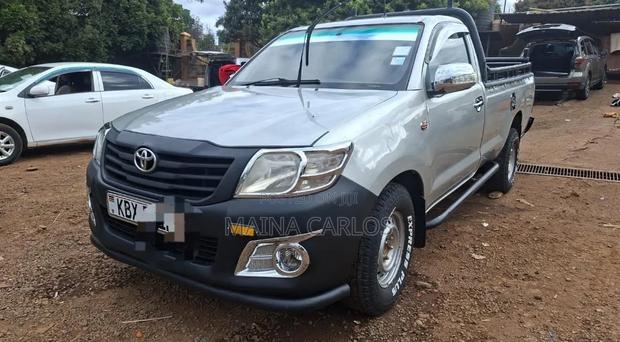Toyota Hilux 2013 Silver