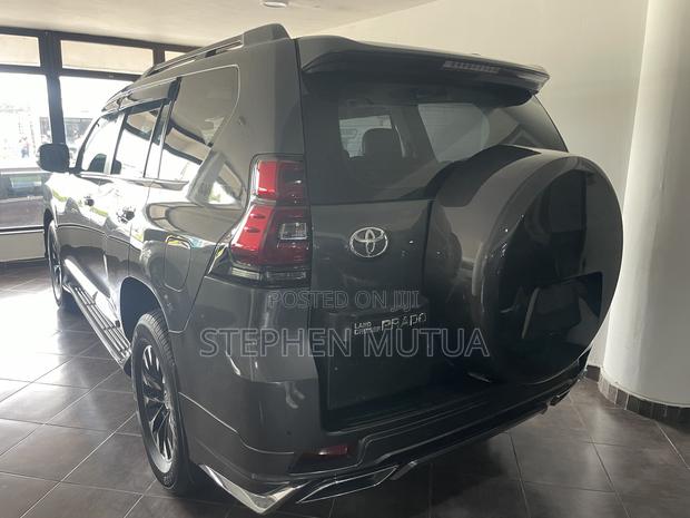 Toyota Land Cruiser Prado 2.8 2019 Gray