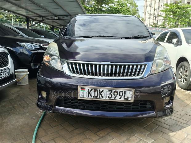 Toyota ISIS 2015 Black