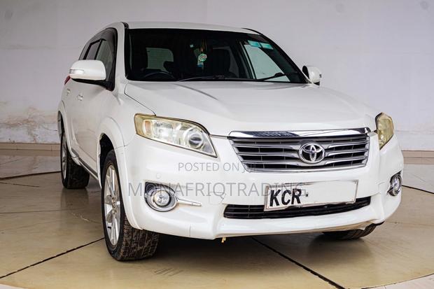 Toyota Vanguard 2011 White
