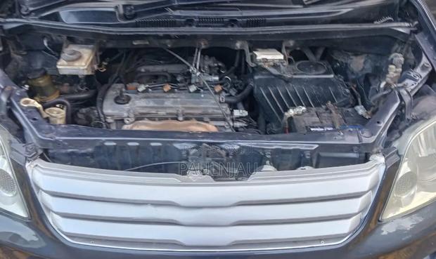 Toyota Noah 2003 Gray