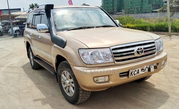 Toyota Land Cruiser 2000 Gold