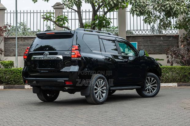 Toyota Land Cruiser Prado 2.8 2019 Black