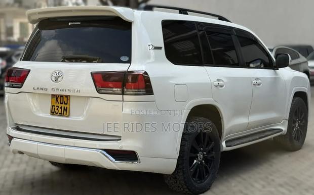 Toyota Land Cruiser 2015 Pearl
