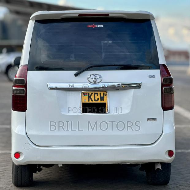 Toyota Noah 2012 White