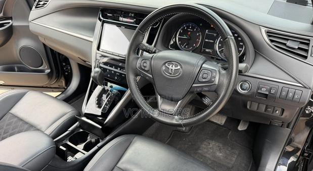 Toyota Harrier 2.0 2019 Black