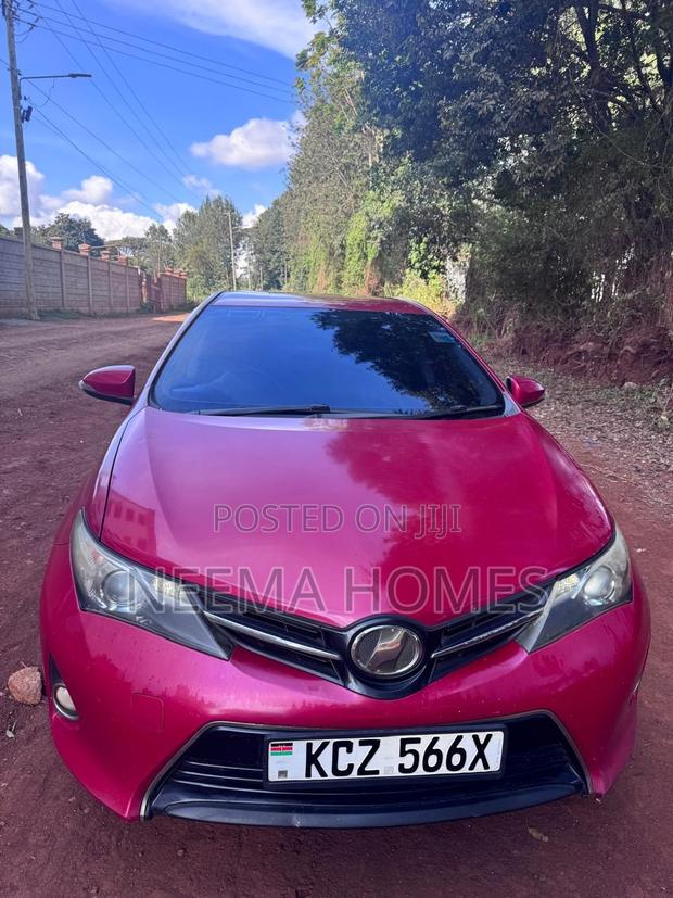Toyota Auris 2013 Red