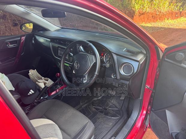 Toyota Auris 2013 Red