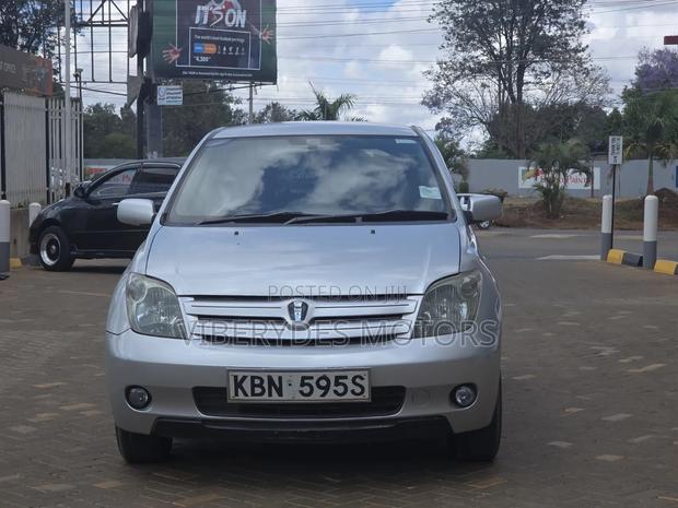 Toyota IST 2005 Silver