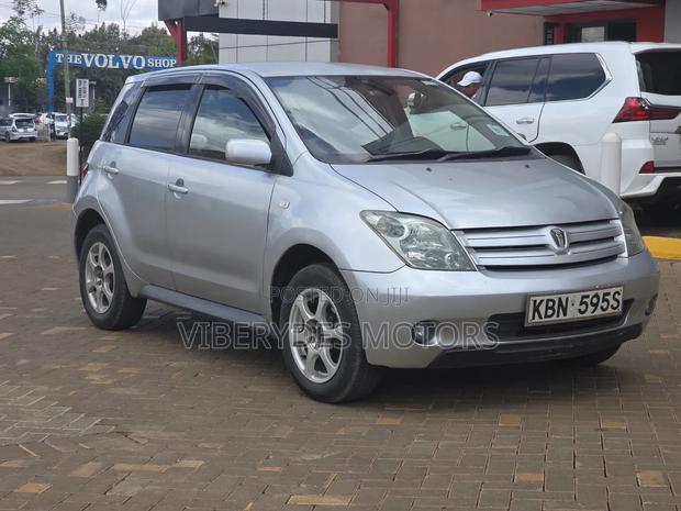 Toyota IST 2005 Silver