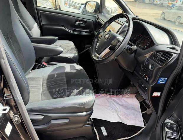 Toyota Esquire 2.0 FWD (7 seater) 2020 Black