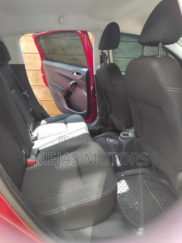 Peugeot 208 2018 Red