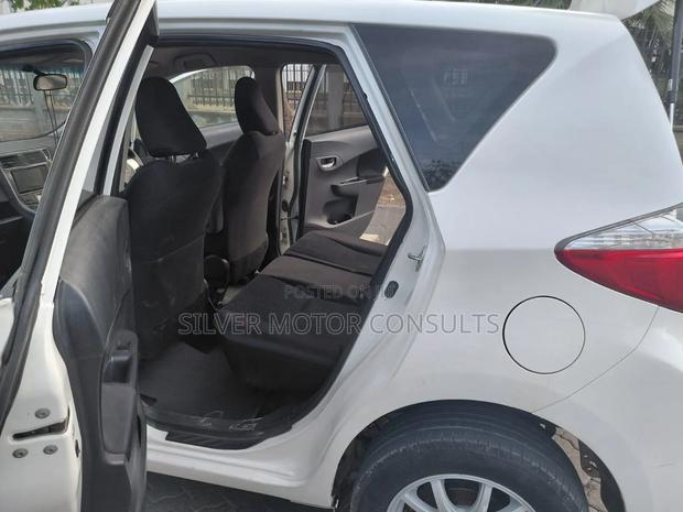 Toyota Ractis 1.5 FWD 2012 White