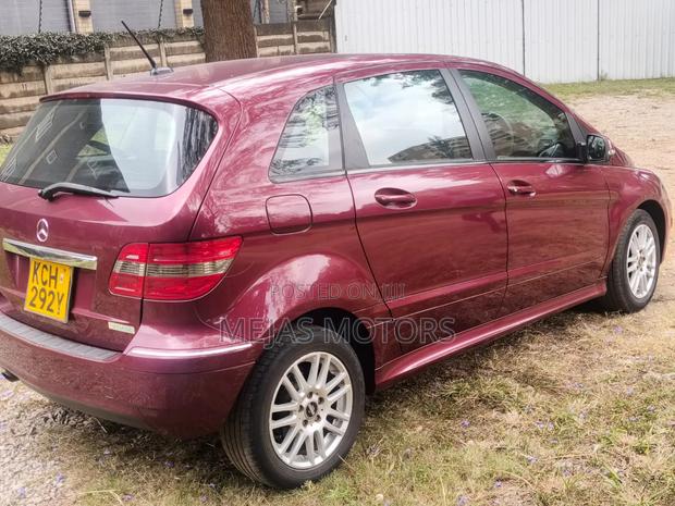 Mercedes-Benz B-Class 2010 Red