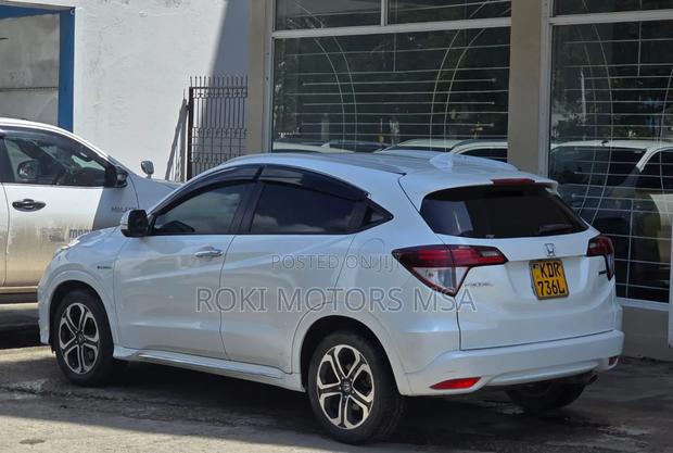 Honda Vezel 2017 White